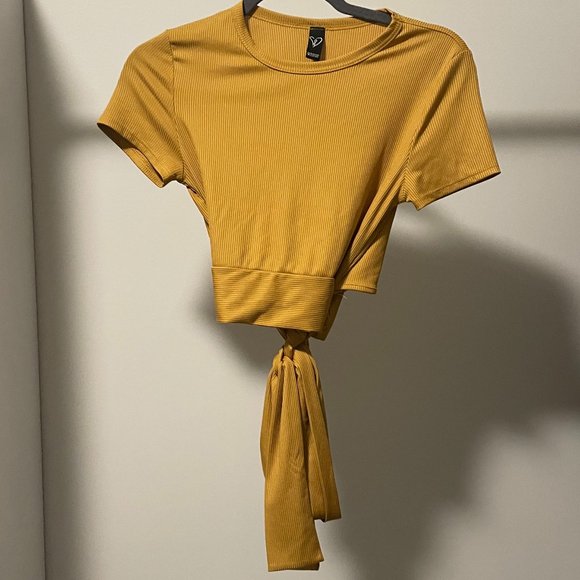 Juniors Windsor Gold Crop Top - Picture 1 of 4